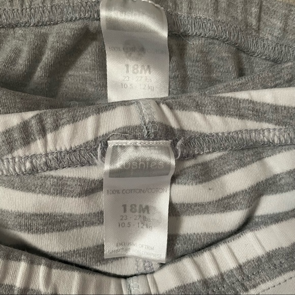 7/$20 | 2 Pairs 24m Pants - Picture 2 of 4